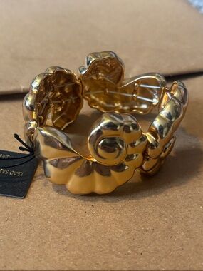 NWT House Of Harlow Chunky Stretch Seashell Bracelet